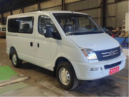 大通V80短軸低頂殯葬服務(wù)車(chē)